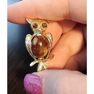Vintage Silver Toned Owl Brooch with Agate Stones